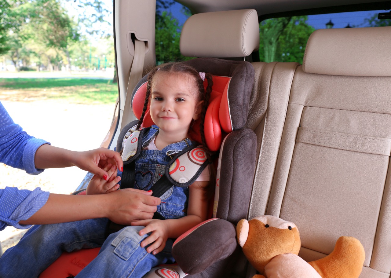 transporte de crianças no carro. Nova lei da cadeirinha